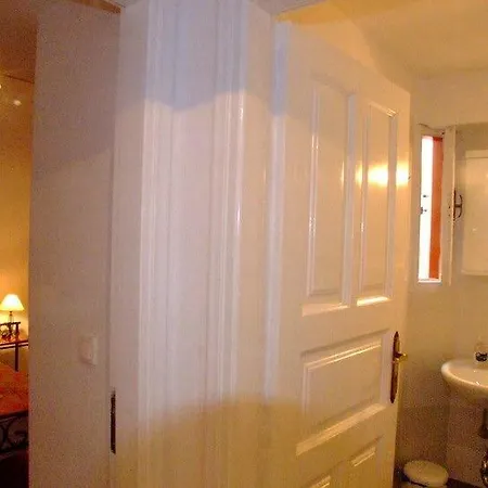 Mama's Townhouse