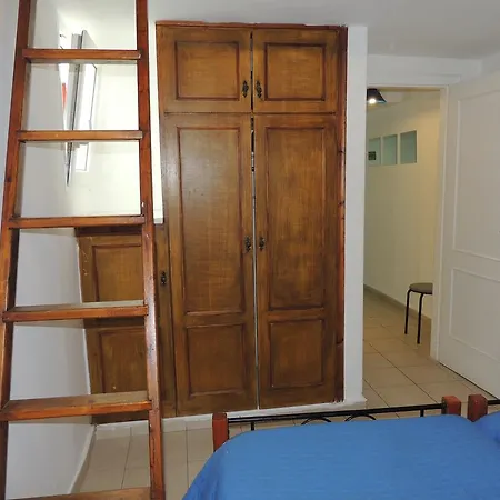 Mama's Townhouse * Mykonos Town